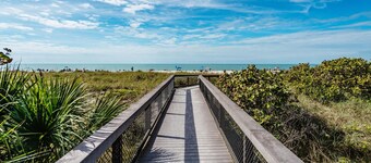 Central Location Near I-75, Downtown & PGD Airport