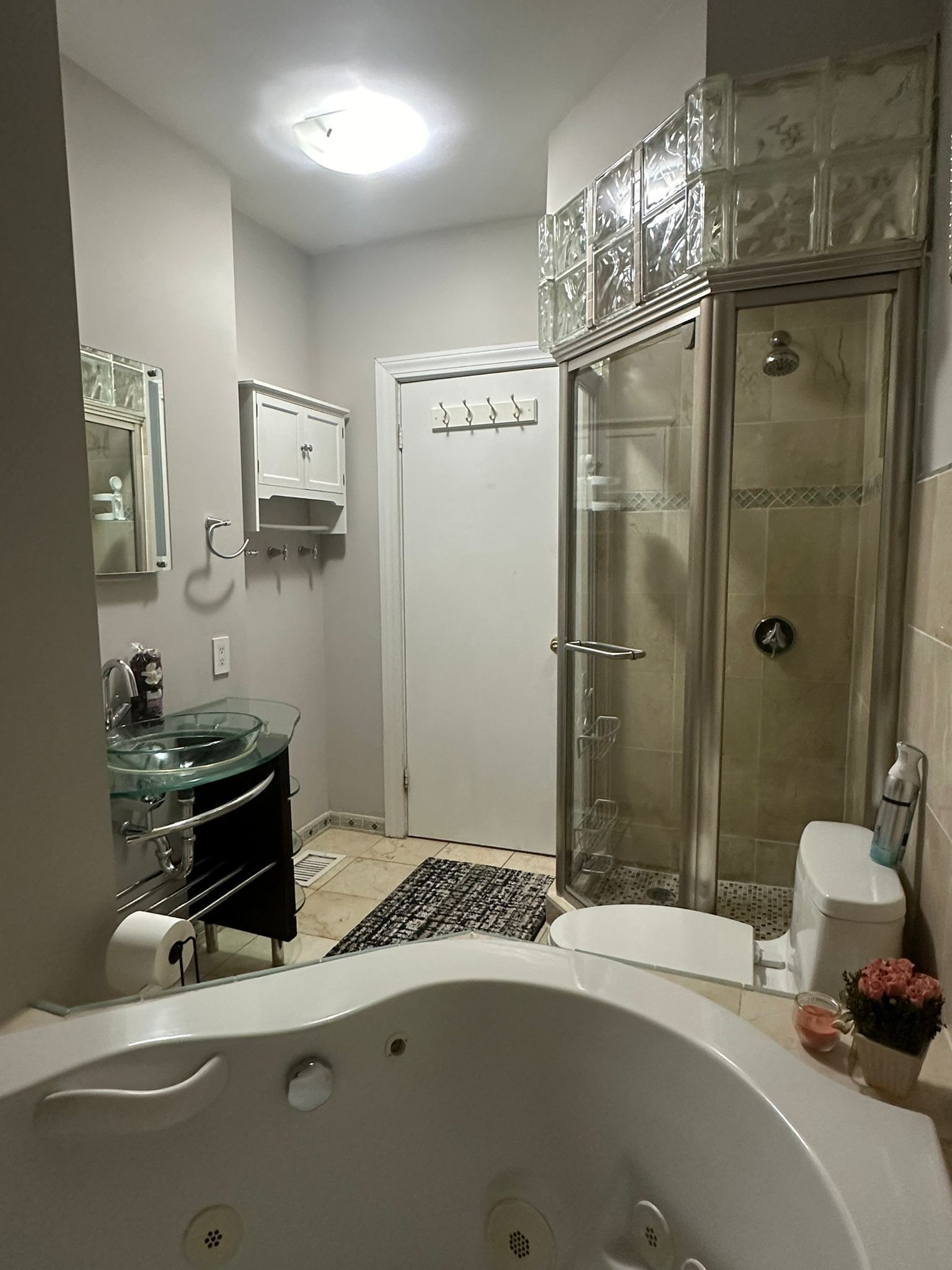 Towels, soap, shampoo, toilet paper