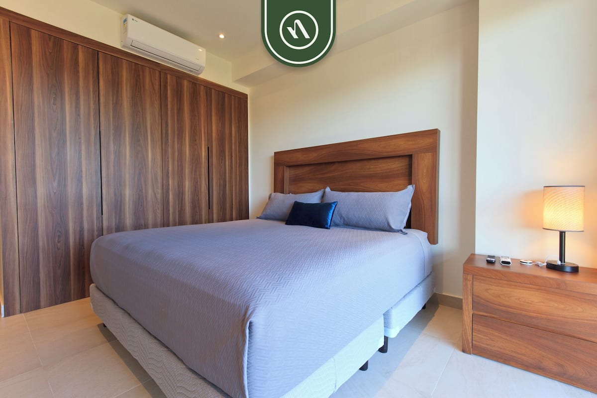 2 bedrooms, premium bedding, down duvets, individually decorated