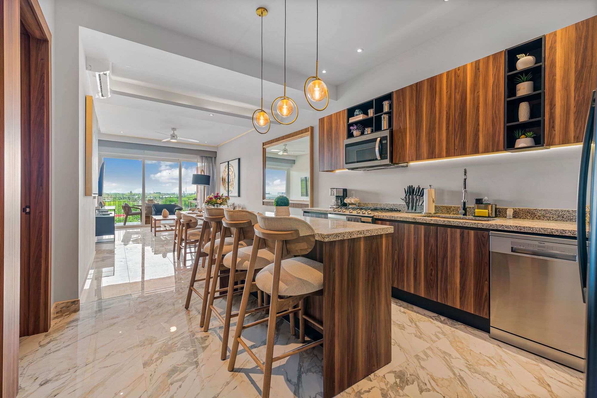 Premier Apartment | Private kitchen | Full-sized fridge, microwave, oven, espresso maker