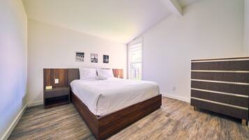 4 bedrooms, free WiFi, bed sheets