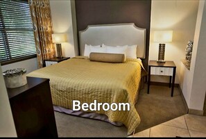 1 bedroom, iron/ironing board, WiFi, bed sheets - 2024 Super Bowl weekend suites available on Las Vegas Blvd. 10 mins from strip! (Las Vegas)