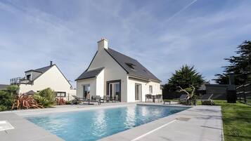 Een verwarmd zwembad