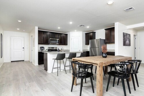 *Family Oasis*Shuffleboard*Backyard*Arcade*Garage*