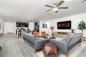 Smart TV, video games - *Family Oasis*Shuffleboard*Backyard*Arcade*Garage* (Casa Grande)