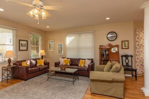 Smart TV, mesa de pingue-pongue, impressoras