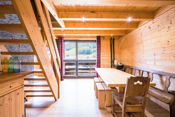 Dining - Apartment 'Les Avenières - La Norma' with Mountain View, Balcony and Wi-Fi (Villarodin Bourget)