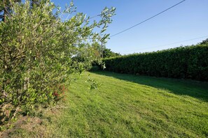 Property grounds - Holiday Home "Kerkohann" with Private Garden & Wi-Fi (Tressignaux)