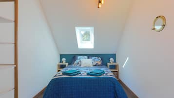 3 slaapkamers, een strijkplank/strijkijzer, gratis wifi, beddengoed