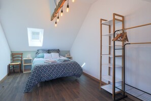 3 bedrooms, iron/ironing board, free WiFi, bed sheets