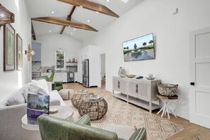 TV connectée, table de tennis de table, imprimantes