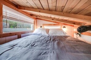 1 bedroom, free WiFi, bed sheets - NEW The Birds Nest in Topanga Canyon Tiny Home (Topanga)