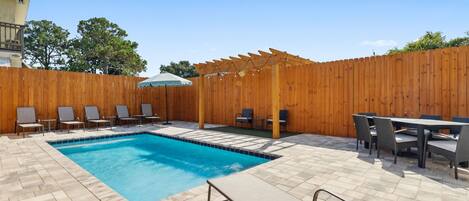 Outdoor pool, pool umbrellas, sun loungers