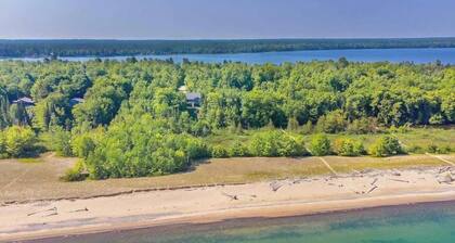 Hidden Haven: Seclusion on the Superior Shoreline