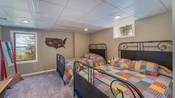 5 bedrooms, travel crib, WiFi, bed sheets