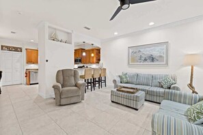 Smart TV, offices - Spacious Townhome | Steps from the beach | 2 En-Su (Cape Canaveral)