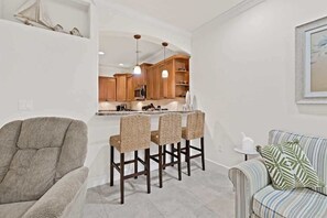 Smart TV, offices - Spacious Townhome | Steps from the beach | 2 En-Su (Cape Canaveral)