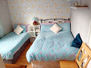 Individually decorated, individually furnished, desk, blackout curtains - Cuan nabPíobairí (Mullingar)