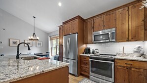Coffee/tea maker, fridge, microwave, oven - Labor Day openings! (Woodstock)