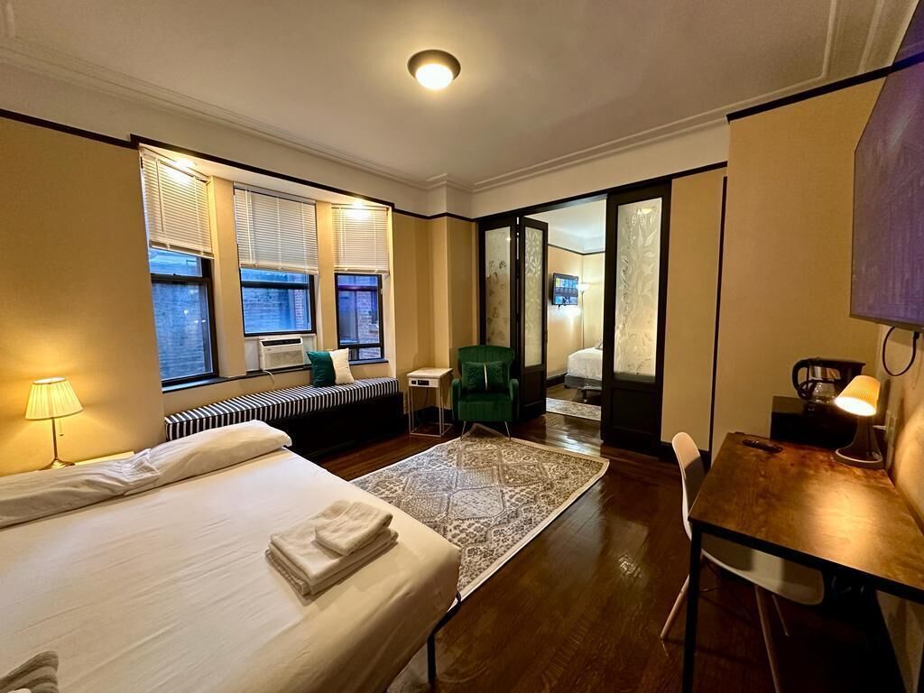 Central Hotel Room with 2 Bedrooms & at Bryant Park  -  Times Square