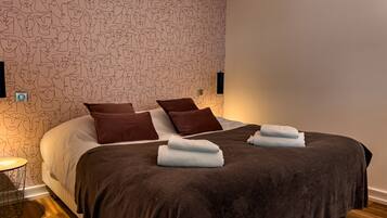 1 bedroom, iron/ironing board, travel cot, WiFi