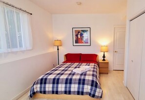 2 室のベッドルーム、アイロン / アイロン台、WiFi、ベッドシーツ