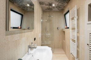 Shower, hair dryer, bidet, towels - Apartments Florence- Florence Dome with View (Firenze)