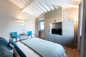 2 bedrooms, iron/ironing board, Internet