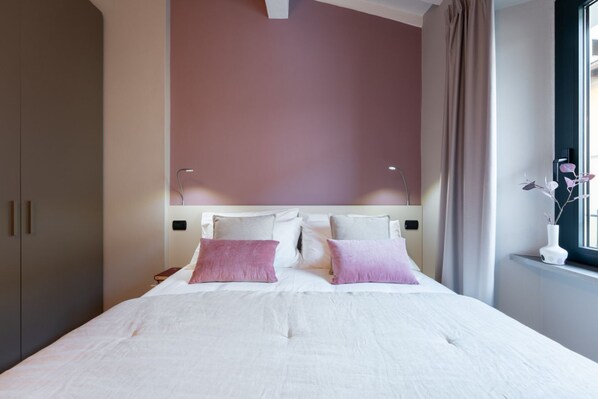2 bedrooms, iron/ironing board, Internet, bed sheets