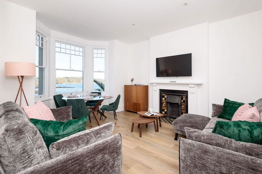 Beautiful Modern Apartment With Fabulous Sea Views. - Looe