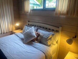 1 dormitori, planxa i posts de planxar, wifi i roba de llit 