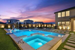 Outdoor pool, a heated pool - Large vill + large backyard, putting g & game room (Indio)