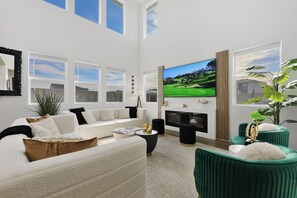 Smart TV, fireplace
