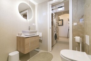 Articles de toilette gratuits, sĂšche-cheveux, serviettes fournies, savon