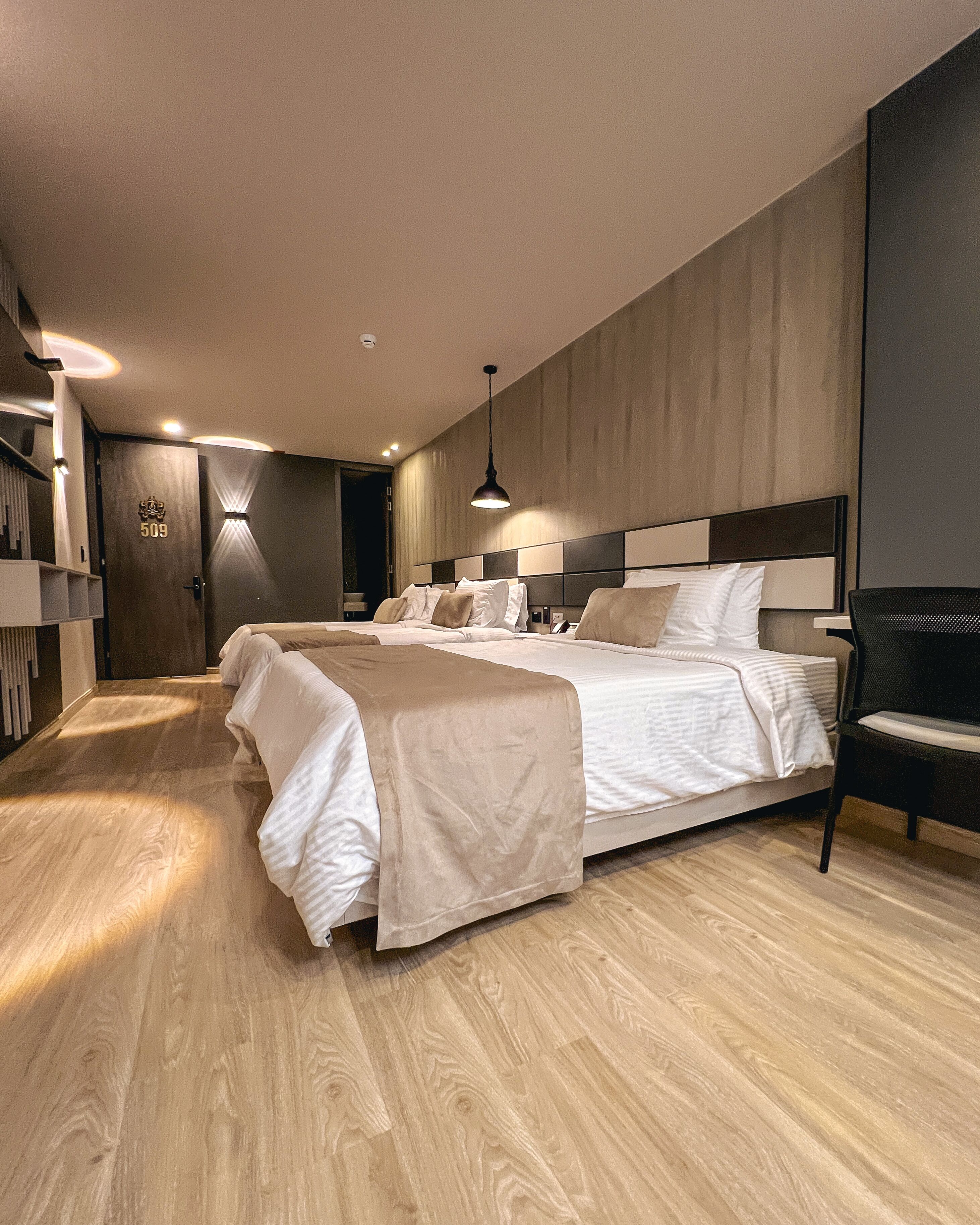 Habitación Familiar Superior | Egyptian cotton sheets, premium bedding, Tempur-Pedic beds, desk