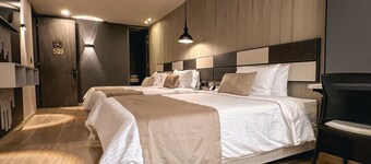 Hotel Balmoral Plaza