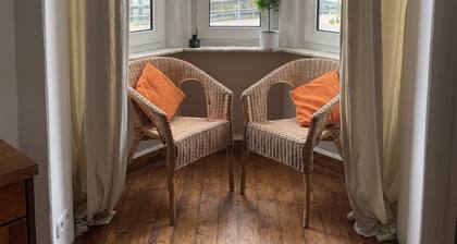 Beautiful old building apartment directly on the lock! Near city center