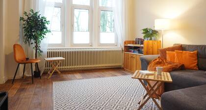 Beautiful old building apartment directly on the lock! Near city center