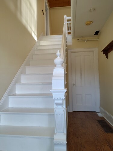 Lots of room for friends or families.  A peaceful and roomy 3 bedroom apartment.