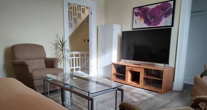 Lots of room for friends or families. A peaceful and roomy 3 bedroom apartment.