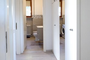 Dusche, Bidet, Handtücher