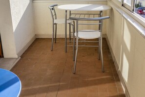 Outdoor dining - N271 - Numana, new three-room apartment in the center with garage (Numana)