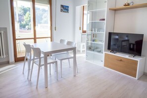 Dining - N271 - Numana, new three-room apartment in the center with garage (Numana)