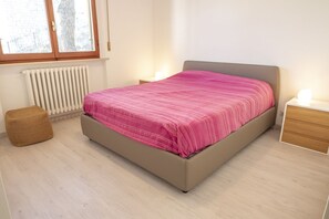 2 bedrooms, bed sheets - N271 - Numana, new three-room apartment in the center with garage (Numana)