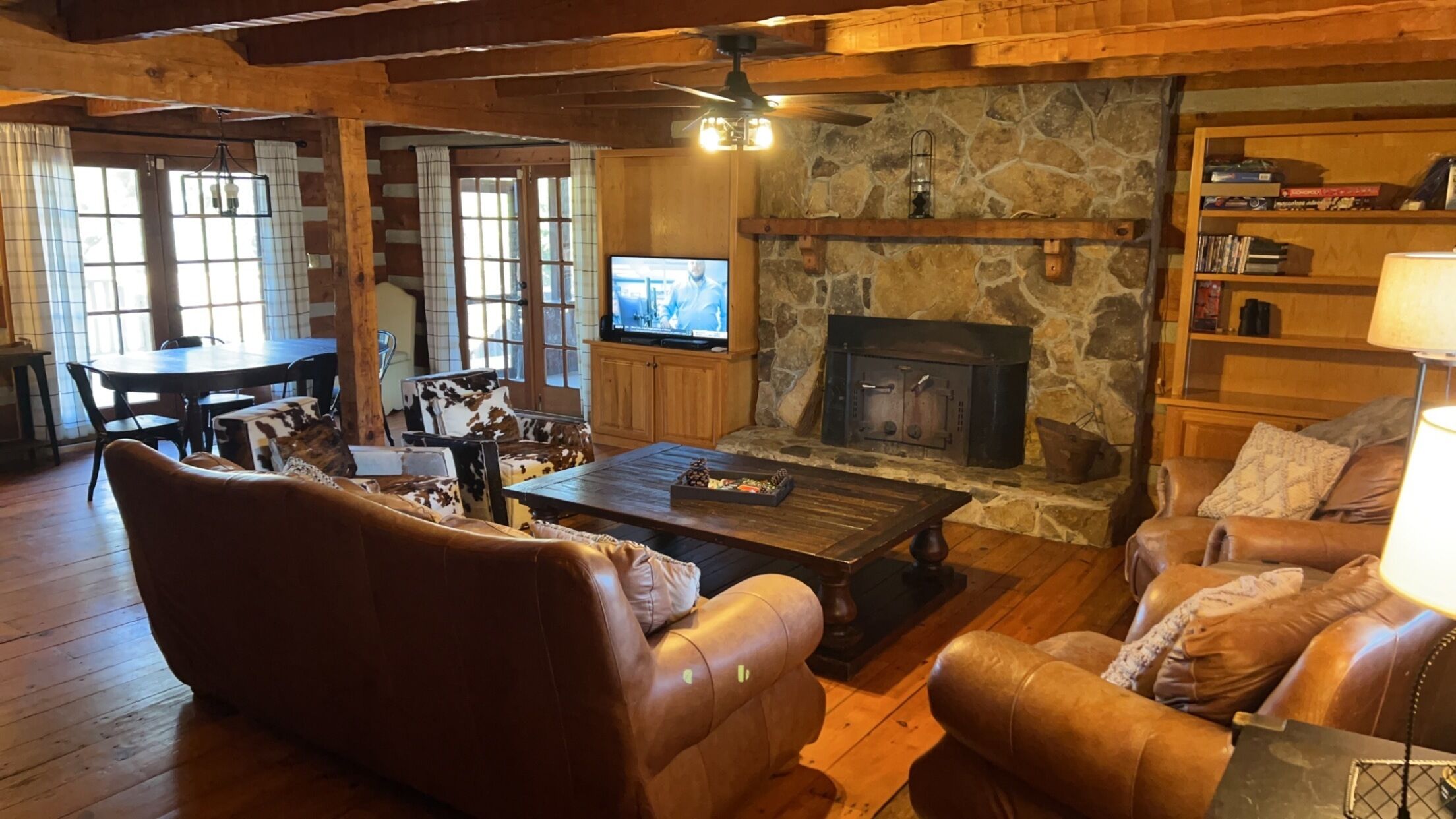 Smart TV, fireplace, DVD player