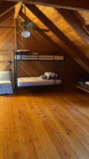 5 bedrooms, iron/ironing board, free WiFi, bed sheets
