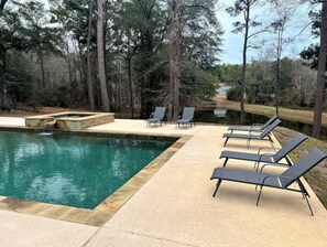 Outdoor pool, a heated pool - Toomsboro Farm (Toomsboro)
