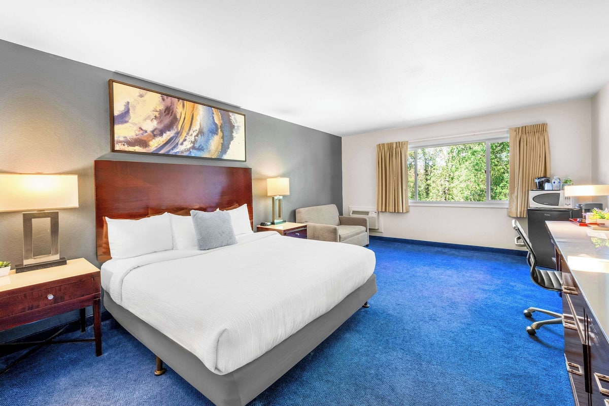 Pillow-top beds, in-room safe, desk, laptop workspace