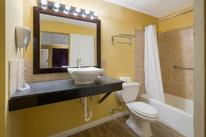 Rom – standard, 2 dobbeltsenger, ikke-røyk | Skrivebord og wi-fi (inkludert)