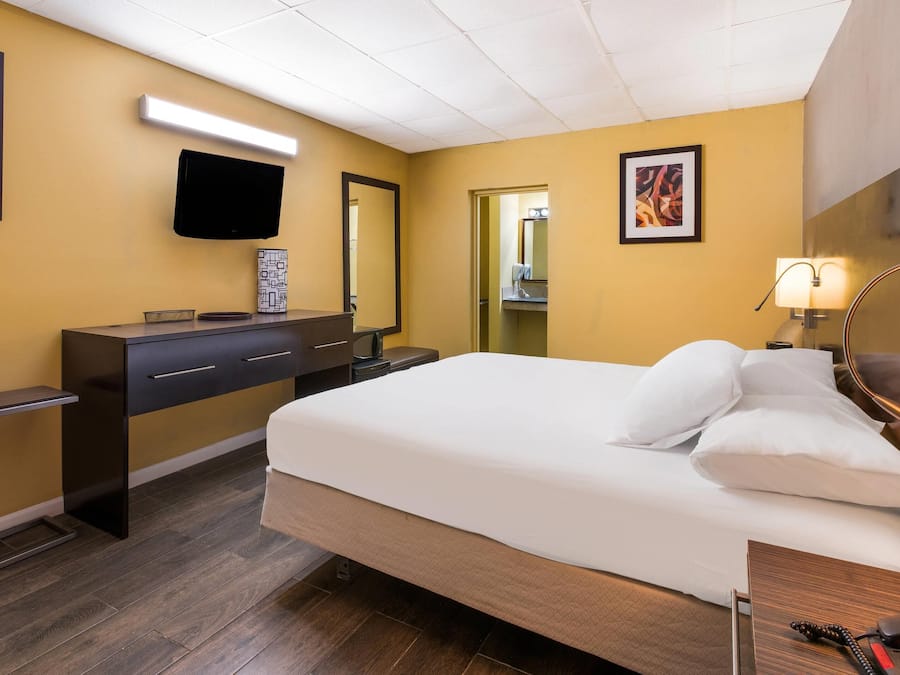 Standard Room, 1 King Bed, Non Smoking